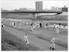 足羽川河川敷清掃活動